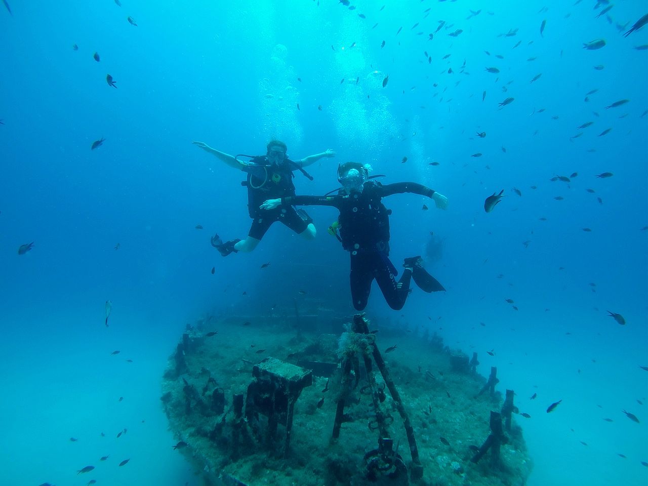 wreck dive fun